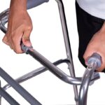 Alugar andador articulado para reabilitação e mobilidade.