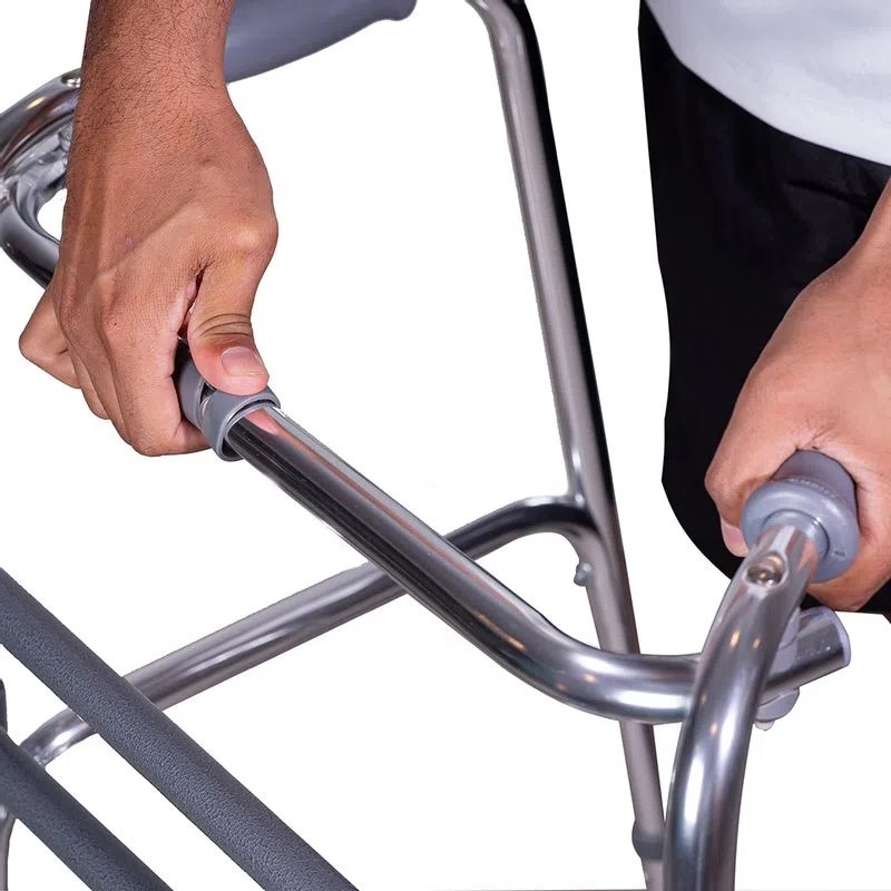 Alugar andador articulado para reabilitação e mobilidade.